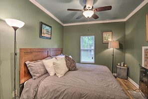 House (3 Bedrooms) | Interior - Renovated Home w/ Screened-in Patio on Hwy 90! (Quincy)