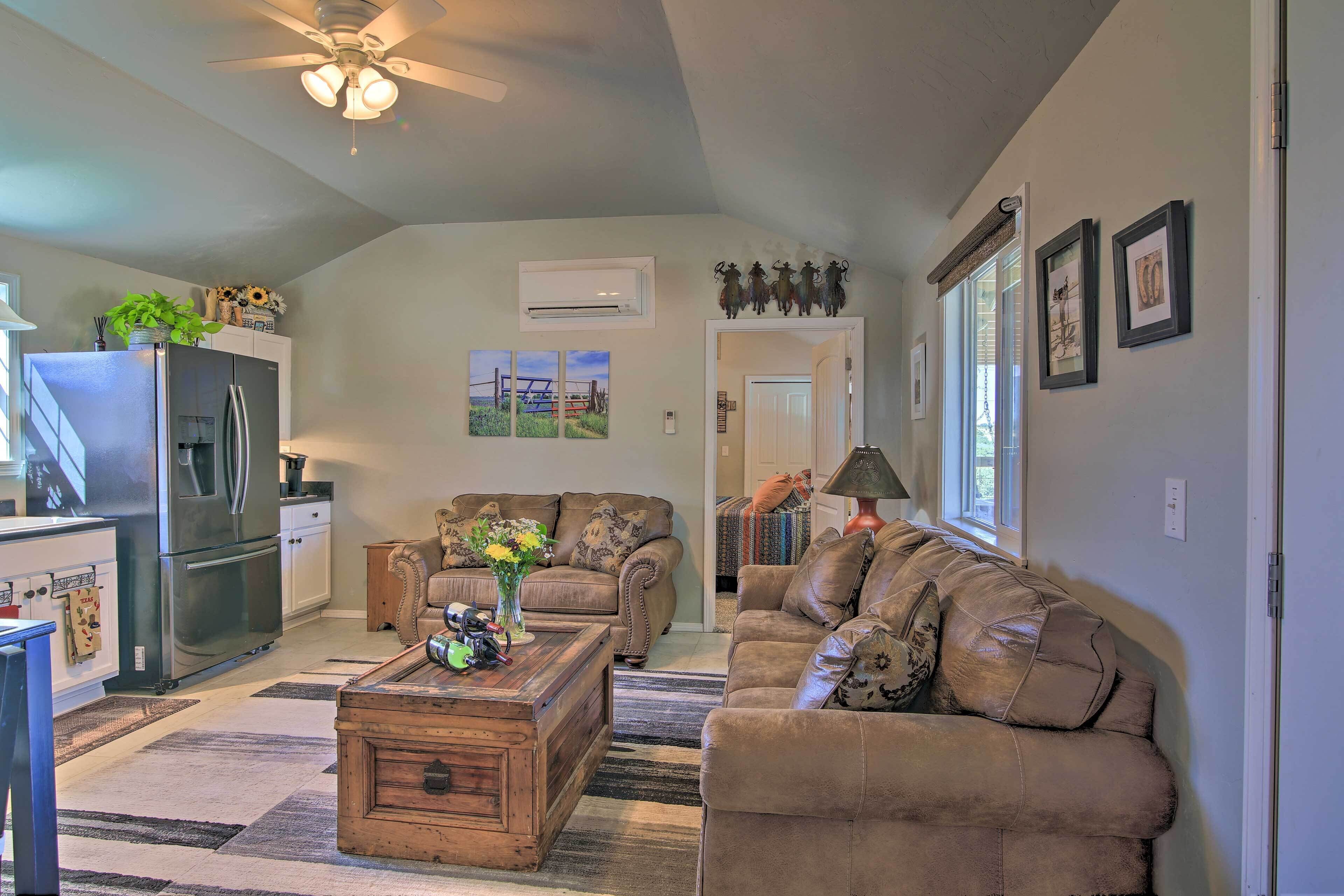 House (2 Bedrooms) | Interior