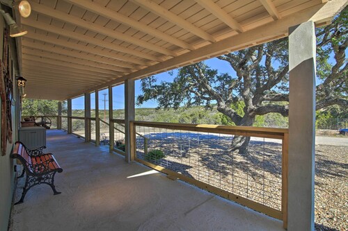 Updated Cabin w/ Fire Pit - 1 Mile From Downtown!