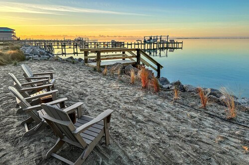Waterview Home w/ Sunset & Lighthouse Views