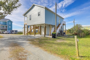 House (2 Bedrooms) | Interior - Waterview Home w/ Sunset & Lighthouse Views (Harkers Island)