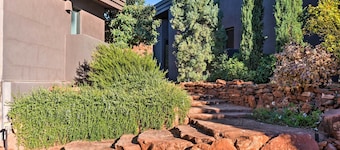 2 Acres & Red Rock Views: Sedona Casita!