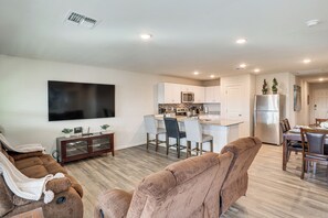 House (4 Bedrooms) | Front of property