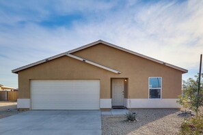 Interior - Bullhead City Home w/ Mtn View, By Colorado River (Bullhead City)