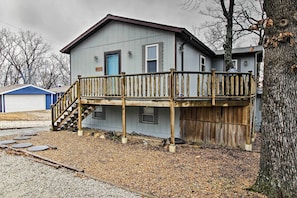 Interior - Stockton Lake Escape w/ Kitchen, Half Mile to Lake (Stockton)