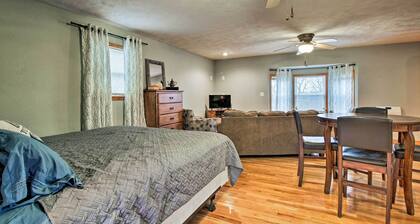 Stockton Lake Escape w/ Kitchen, Half Mile to Lake