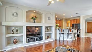 House (4 Bedrooms) | Interior