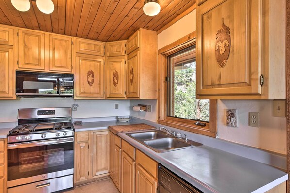 Interior - Quiet Guffey Getaway w/ Private Deck, Pond & Canoe (Guffey)