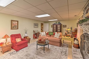 TV - Private Hendersonville Hideaway w/ Fire Pit! (Hendersonville)