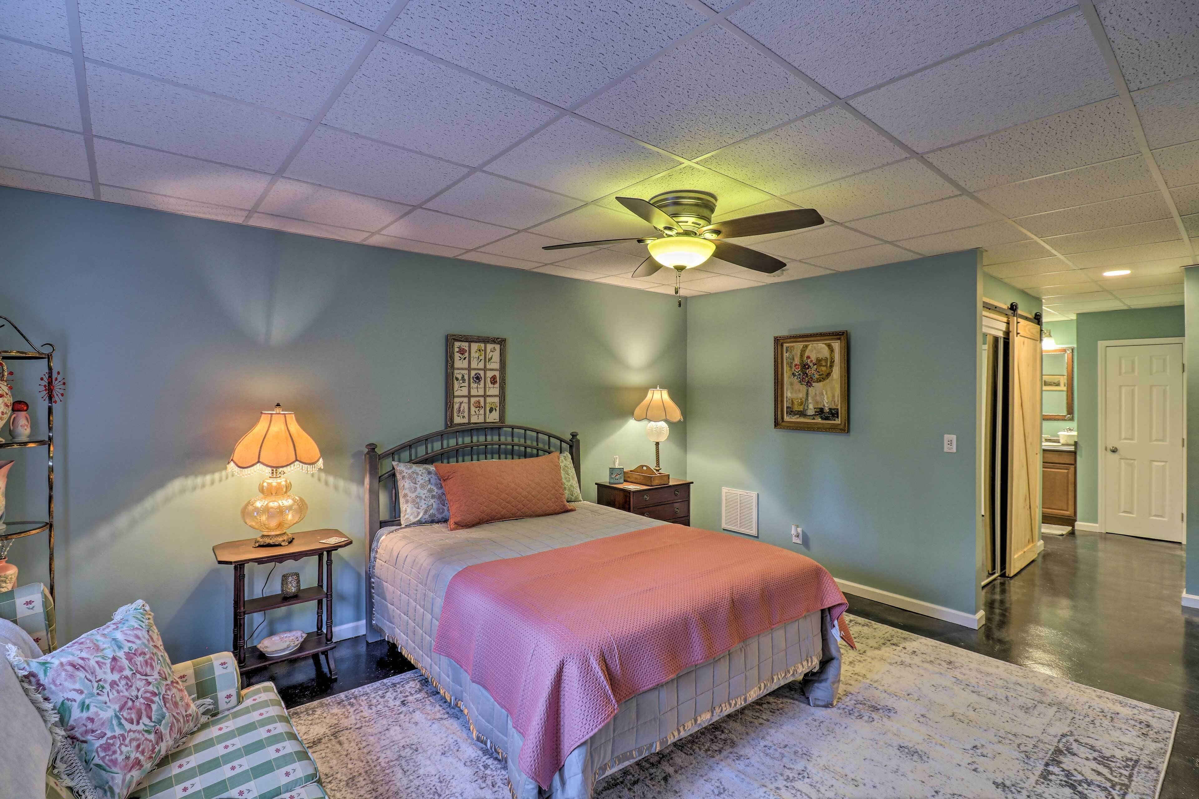 2 bedrooms, iron/ironing board, bed sheets