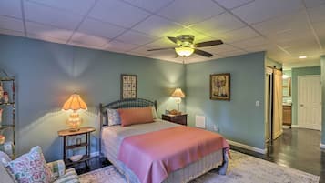 2 bedrooms, iron/ironing board, bed sheets