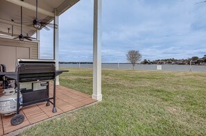 Apartment (3 Bedrooms) | Interior - Gorgeous Lakefront Townhome w/ Pool Access & Views (Montgomery)