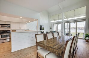 Interior - Gorgeous Lakefront Townhome w/ Pool Access & Views (Montgomery)