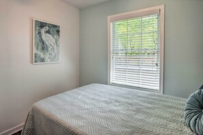 3 kamar tidur, setrika/meja setrika, dan seprai linen