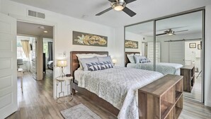 A bedroom with a bed, bedside tables, a mirror, and a ceiling fan. - Chic Scottsdale Home w/ Balcony, Walk to Old Town! (Scottsdale)