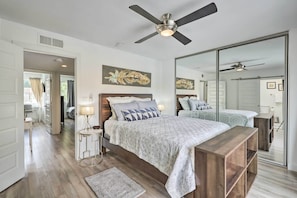 A bedroom with a bed, bedside tables, a mirror, and a ceiling fan. - Chic Scottsdale Home w/ Balcony, Walk to Old Town! (Scottsdale)