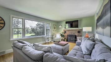 Cottage (3 Bedrooms) | Front of property