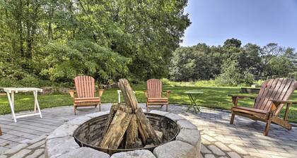 Hampton 'quiet Corner Cottage' w/ Fireplace & Yard