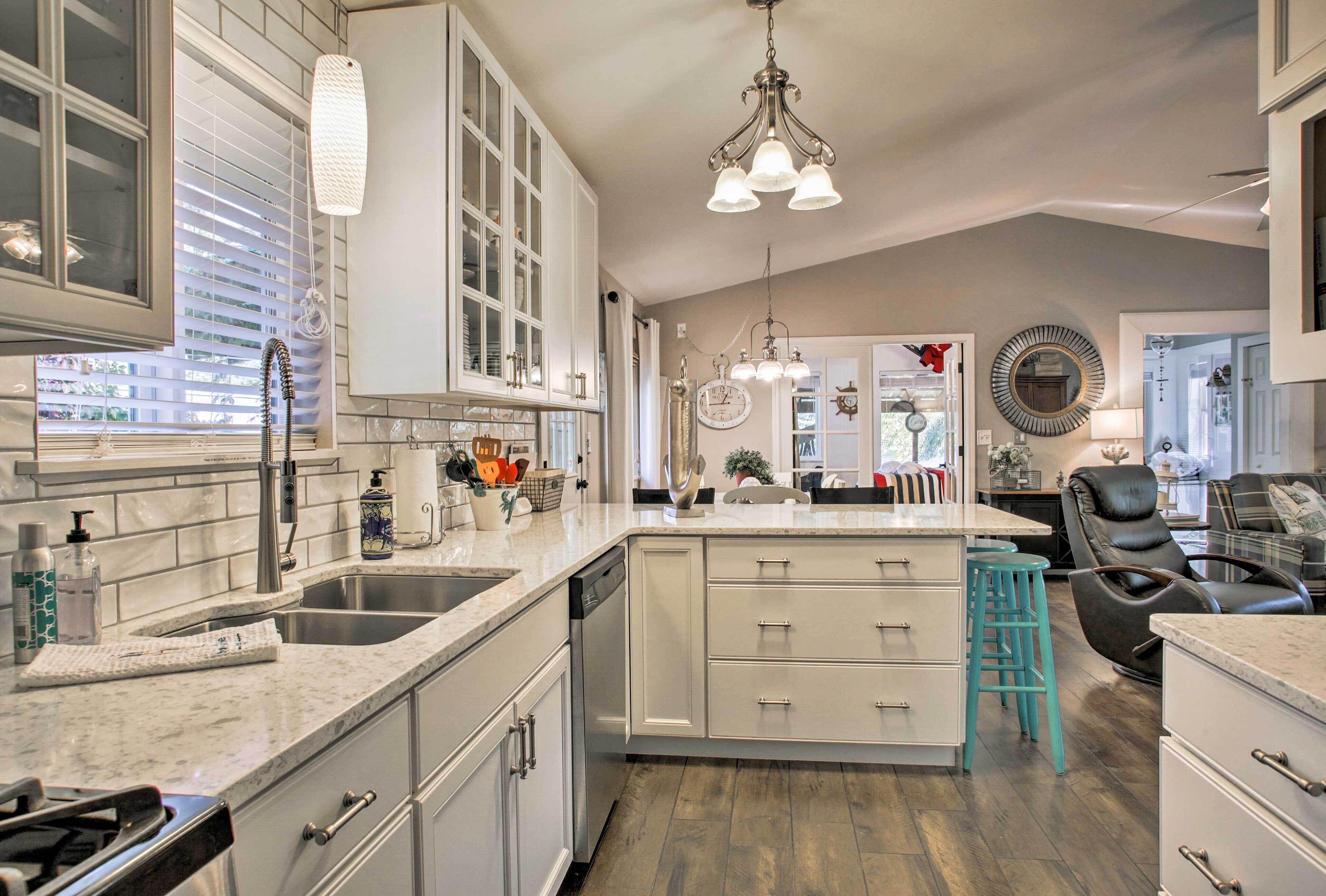 House (2 Bedrooms) | Private kitchen | Microwave, oven, stovetop, dishwasher