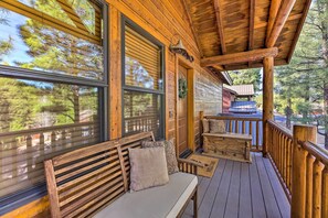 House (1 Bedroom) | Interior - Peaceful Pines Cabin ~ 3 Mi to Fool Hollow Lake! (Show Low)