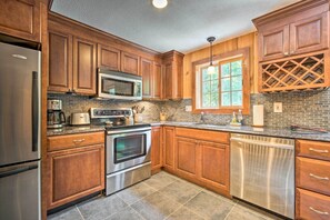 Microondas, horno, placa de cocina, lavavajillas