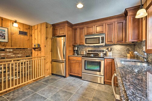 New! Dover Townhome < 5 Miles to Hiking & Skiing!