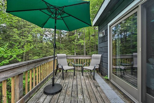 New! Dover Townhome < 5 Miles to Hiking & Skiing!
