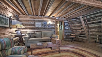 House (1 Bedroom) | Interior