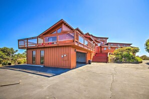 House (3 Bedrooms) | Interior - Spacious Royal Oaks Retreat w/ Deck & Views! (Watsonville)