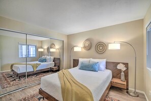 Apartment (2 Bedrooms) | Interior - Pool, Hot Tub & Golf Course Views: Scottsdale Home (Scottsdale)