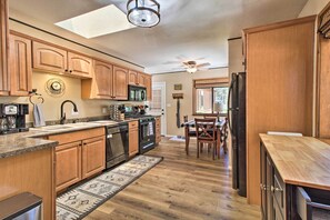 House (2 Bedrooms) | Interior