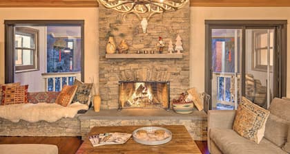 Riverfront Lincoln Condo: 1 Mi to Loon Mountain!