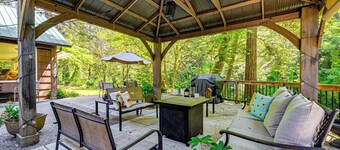Outdoor Adventure: Tranquil Creekside Retreat