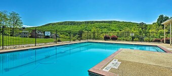 Golf & Hike! Condo at Whitetail Resort