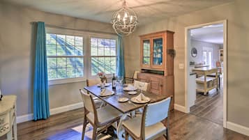 House (3 Bedrooms) | Interior