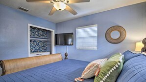 A bedroom with a large bed, a ceiling fan, a TV, and a window with blinds. - Tropical Palm Harbor Retreat With Lanai & Patio! (Palm Harbor)