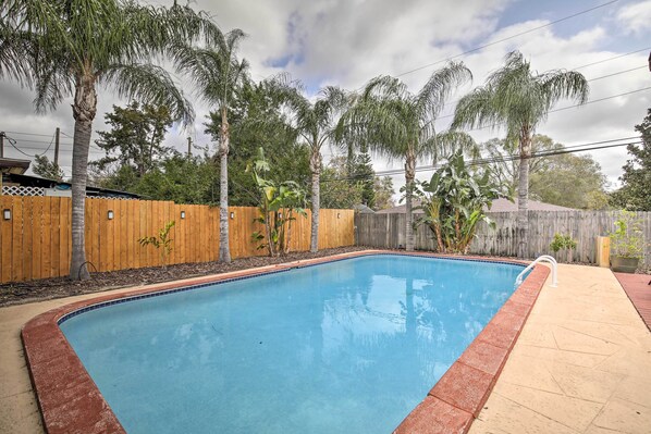 House (2 Bedrooms) | Interior - Tropical Palm Harbor Retreat With Lanai & Patio! (Palm Harbor)