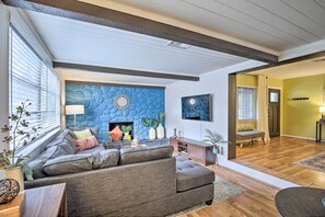 House (2 Bedrooms) | Interior - Tropical Palm Harbor Retreat With Lanai & Patio! (Palm Harbor)