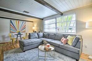 House (2 Bedrooms) | Interior - Tropical Palm Harbor Retreat With Lanai & Patio! (Palm Harbor)