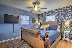 House (2 Bedrooms) | Interior - Tropical Palm Harbor Retreat With Lanai & Patio! (Palm Harbor)