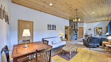 House (6 Bedrooms) | Interior