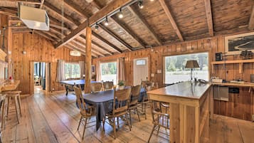 House (6 Bedrooms) | Interior