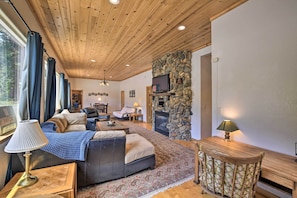 House (6 Bedrooms) | Interior
