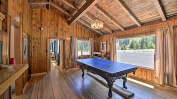 House (6 Bedrooms) | Interior