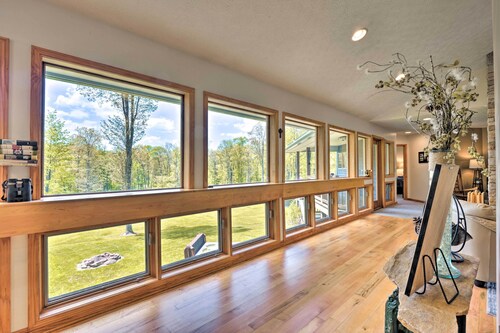 Secluded Oakland Gem w/ Hot Tub: Dogs Welcome!