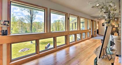 Secluded Oakland Gem w/ Hot Tub: Dogs Welcome!