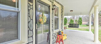Elegant + Spacious Retreat ~ 18 Mi to Lake Norman!