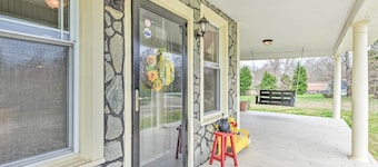 Elegant + Spacious Retreat ~ 18 Mi to Lake Norman!