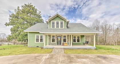 Elegant + Spacious Retreat ~ 18 Mi to Lake Norman!