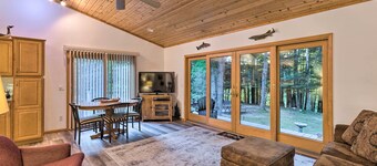 บ้านที่น่ารักของทอมป์สันวิลล์พร้อมแม่น้ำในโซนที่พัก!